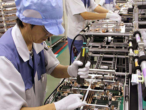 青岛劳务外包员工工资谁给发