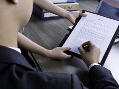 企业选择劳务外包服务时，可以这样规避风险